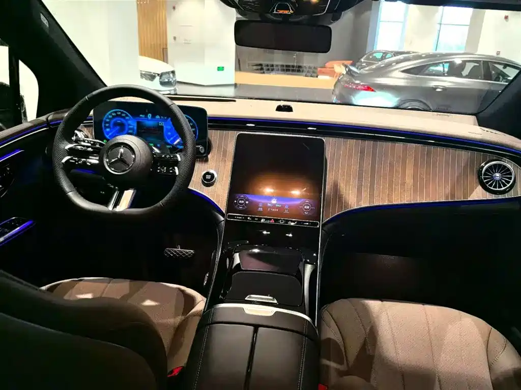 MERCEDES-BENZ EQE SUV