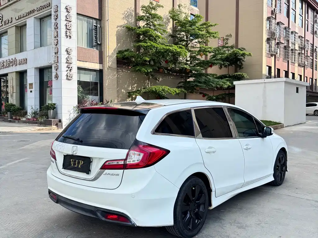 Honda Jade 2014 1.8L AT Comfort Elite 5 мест