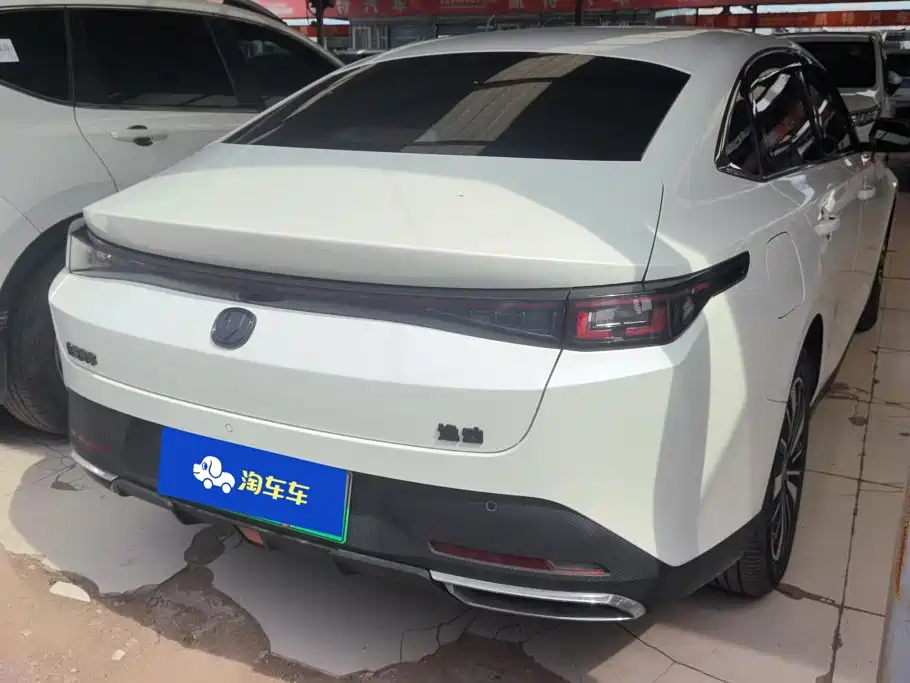 Changan Eado PHEV — миниатюра 3