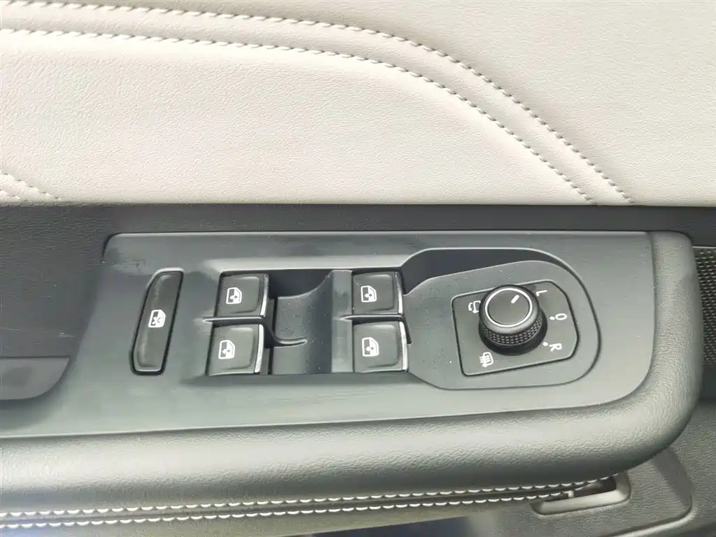 Volkswagen Tavendor 2023 380TSI R-Line
