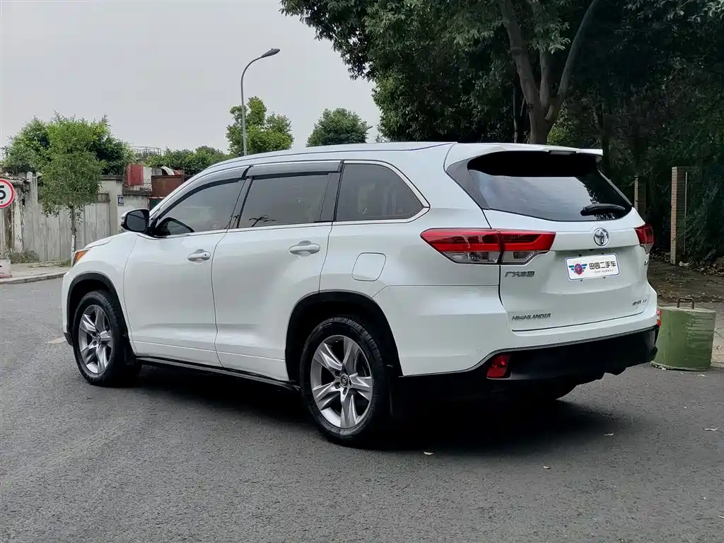 Toyota Highlander 2018 2.0T Luxury 7 мест V