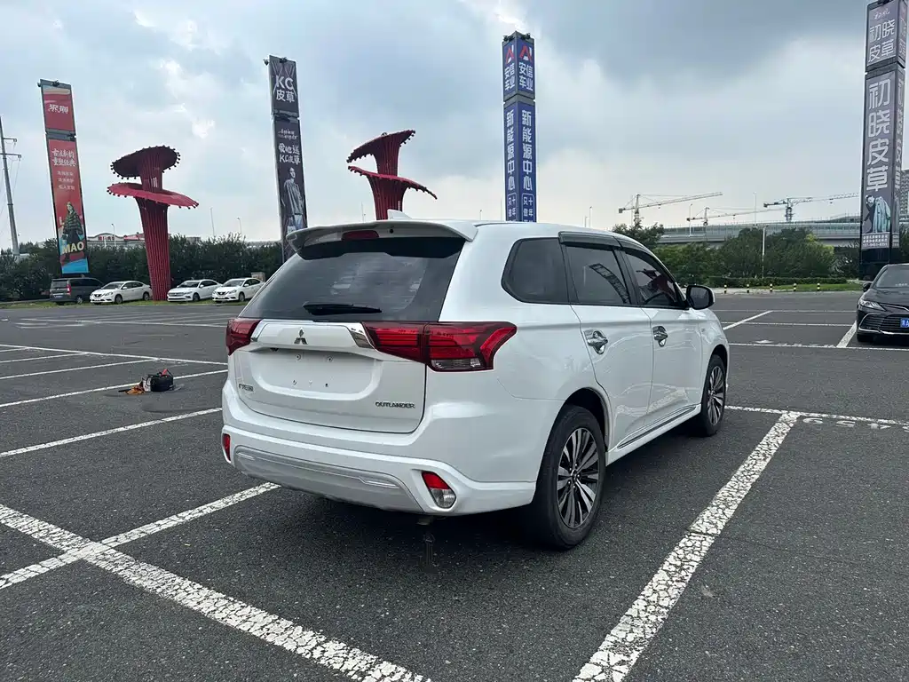 Mitsubishi Outlander — миниатюра 9