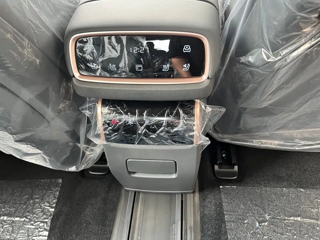 Dongfeng eπ008 2025 210Ultra 6 мест