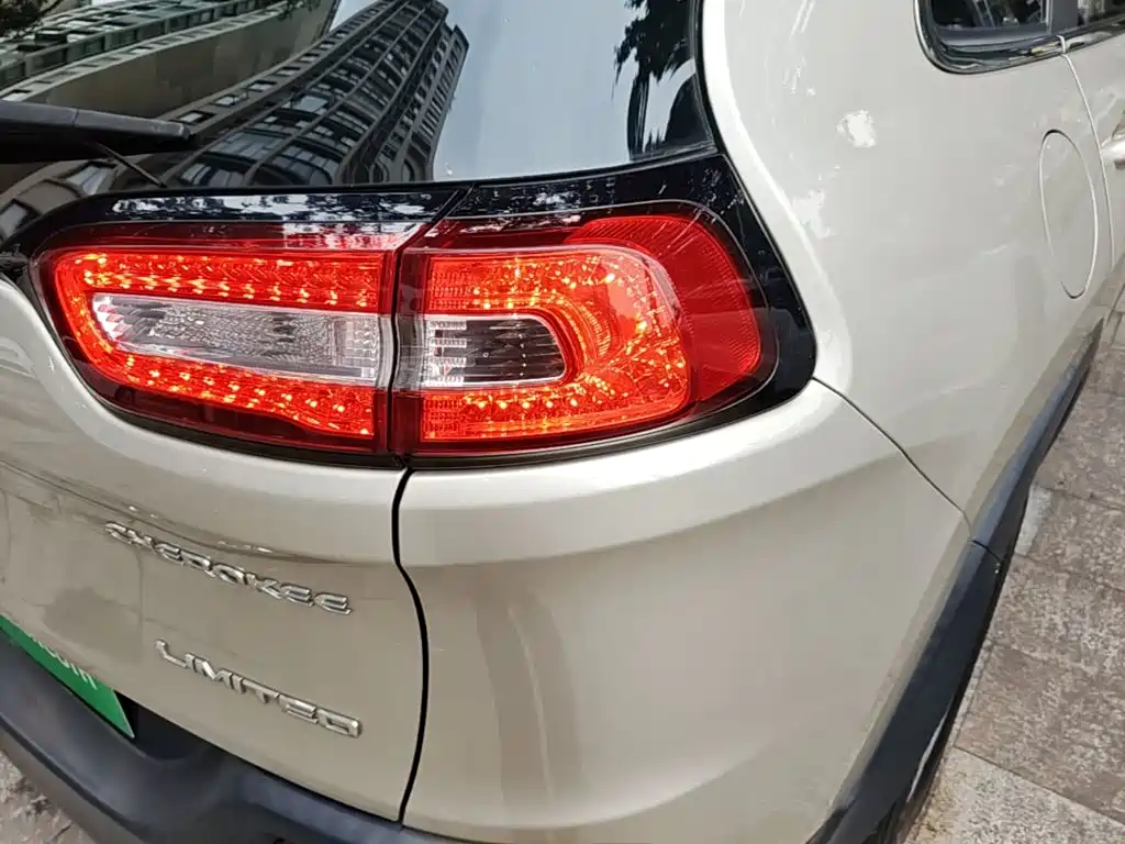 Jeep Cherokee — миниатюра 8