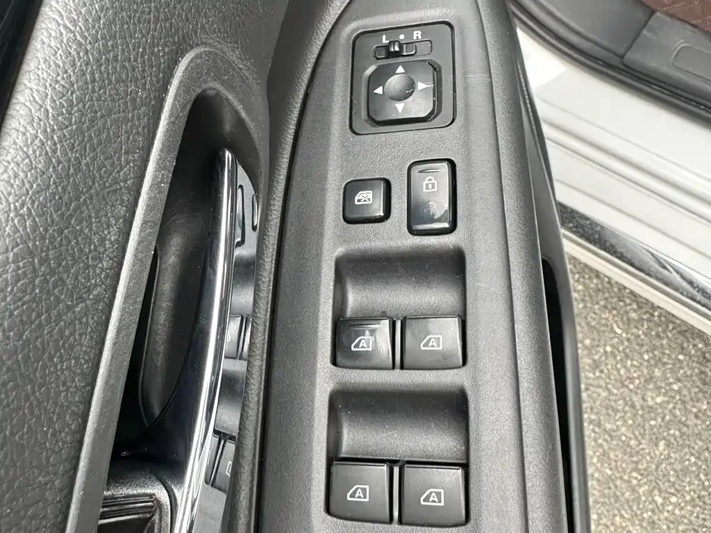 Mitsubishi Outlander — миниатюра 10