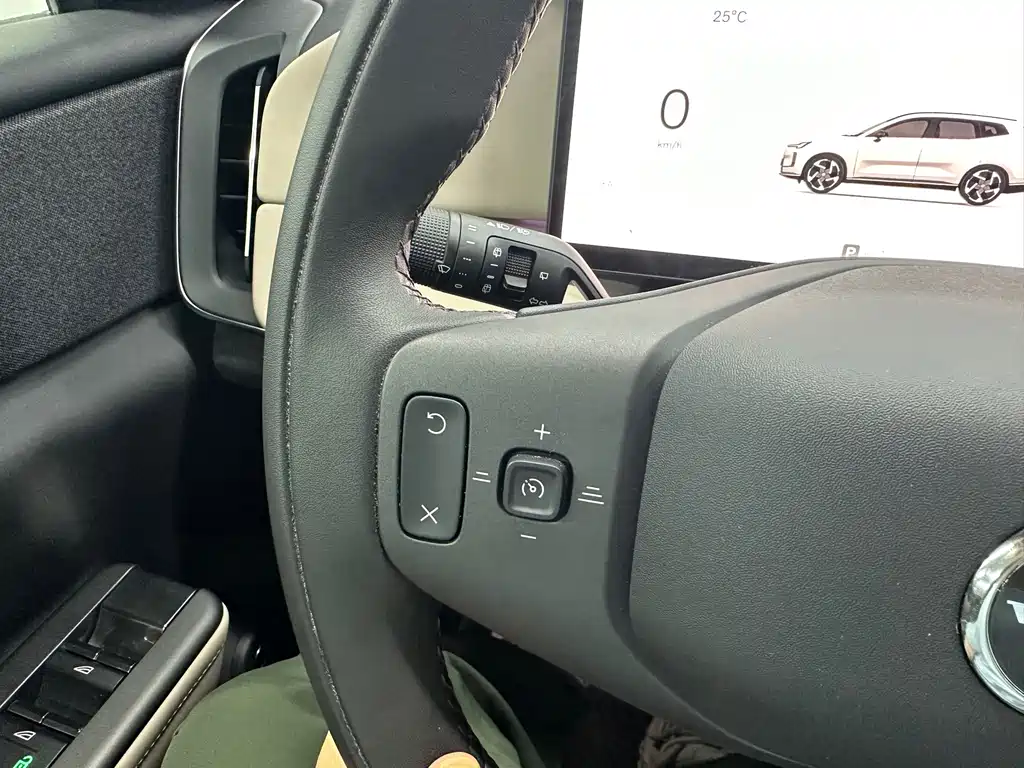Volvo XC70 PHEV — миниатюра 12