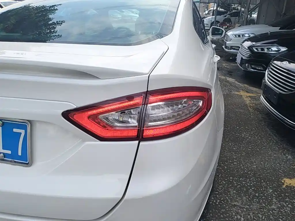 Ford Mondeo — миниатюра 8