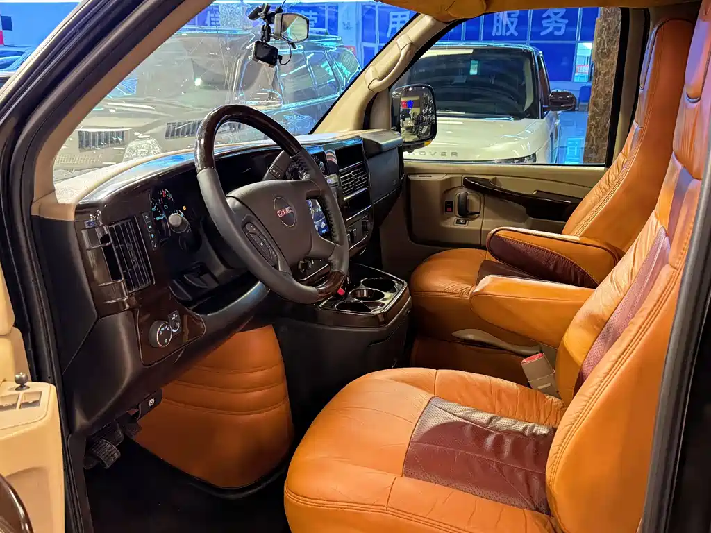 GMC Savana — миниатюра 11