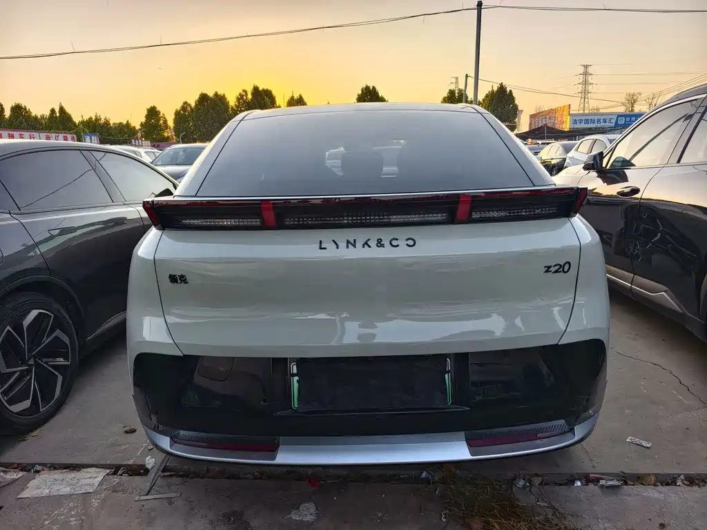 Lynk & Co 20 — миниатюра 8