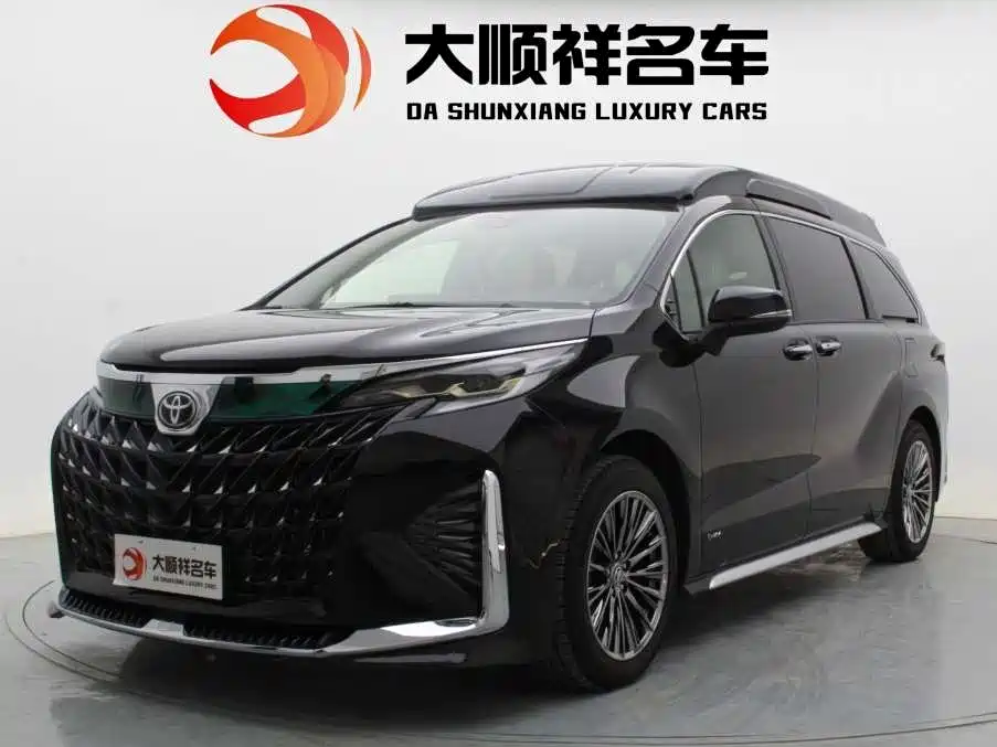 Toyota Granvia 0