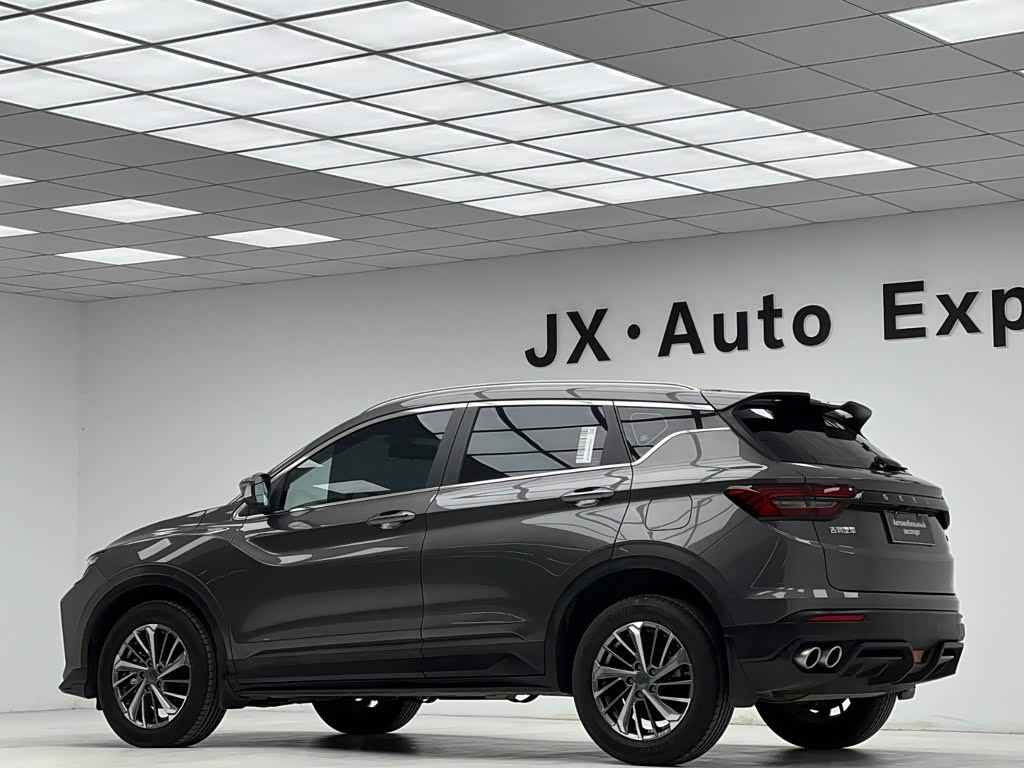 Geely Binyue 1.4 л 2022 г. Серебристо-серый, пробег 6000 км