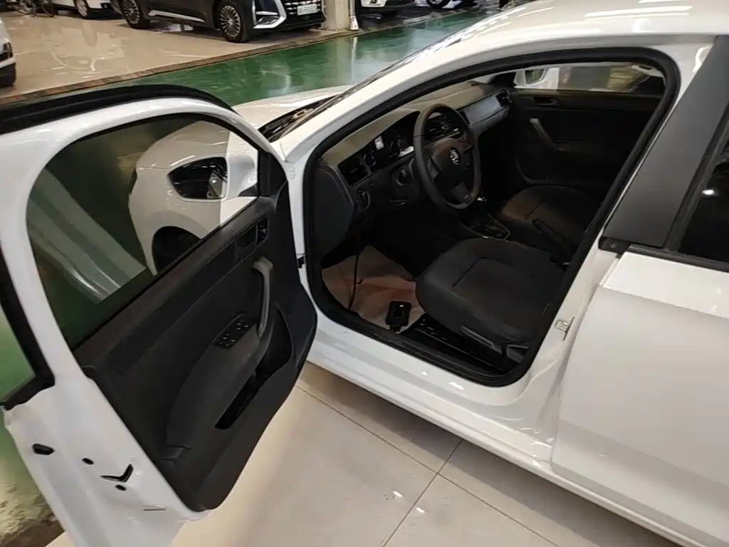 Skoda Rapid Spaceback — миниатюра 16