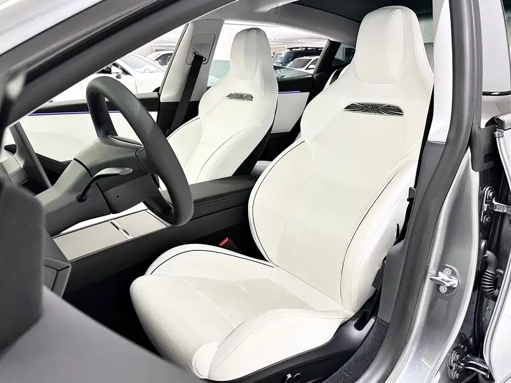 Tesla Model 3 — миниатюра 12