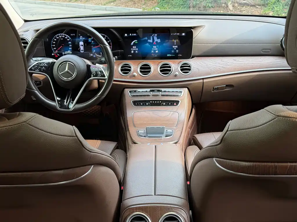 Mercedes-Benz E-Class — миниатюра 2