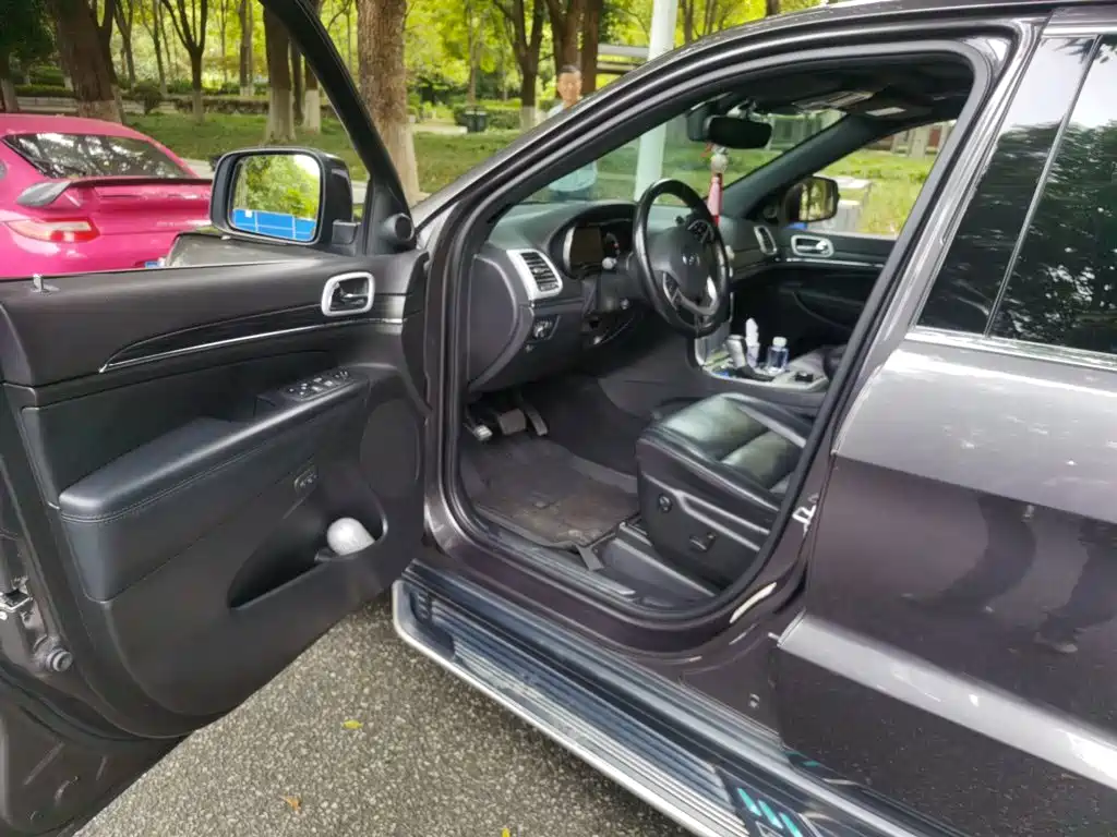 Jeep Grand Cherokee (Import) — миниатюра 14