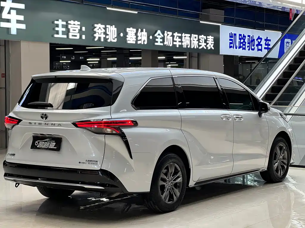 Toyota Sienna — миниатюра 18
