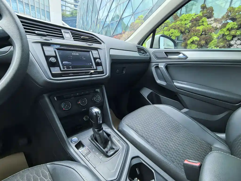 Volkswagen Tiguan L — миниатюра 8