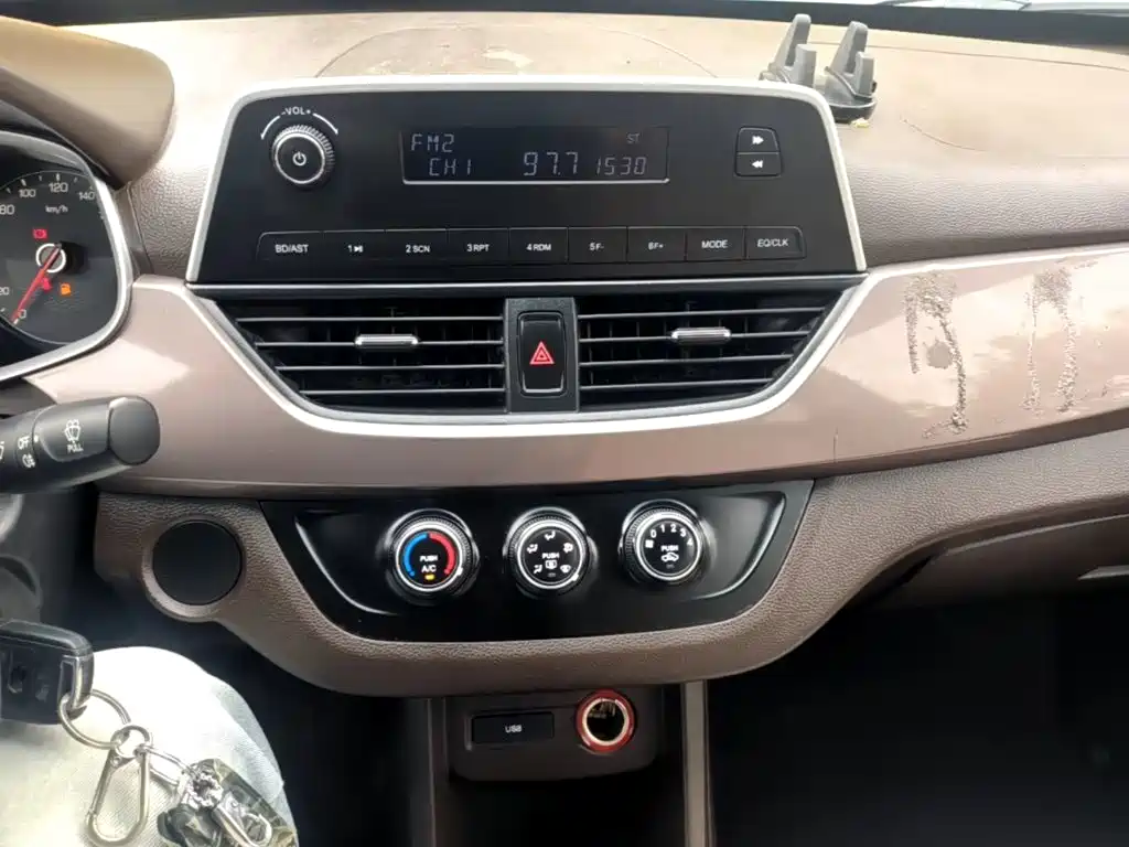 Baojun 310W — миниатюра 13