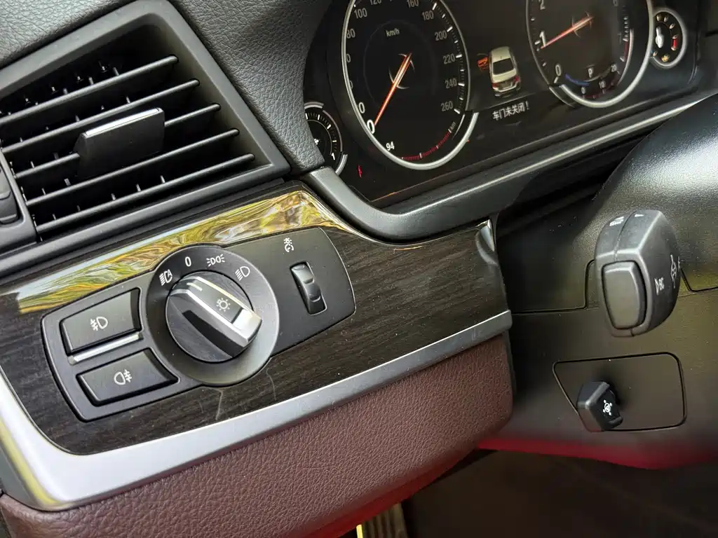 BMW 5 Series — миниатюра 20