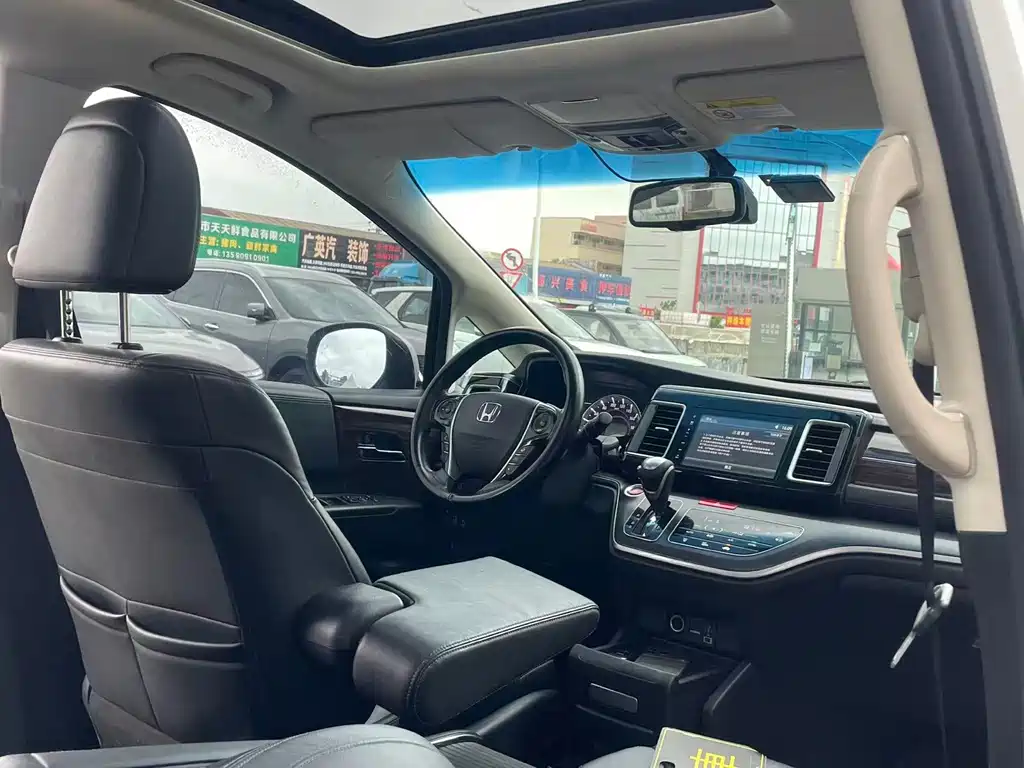 Honda Elysion — миниатюра 6