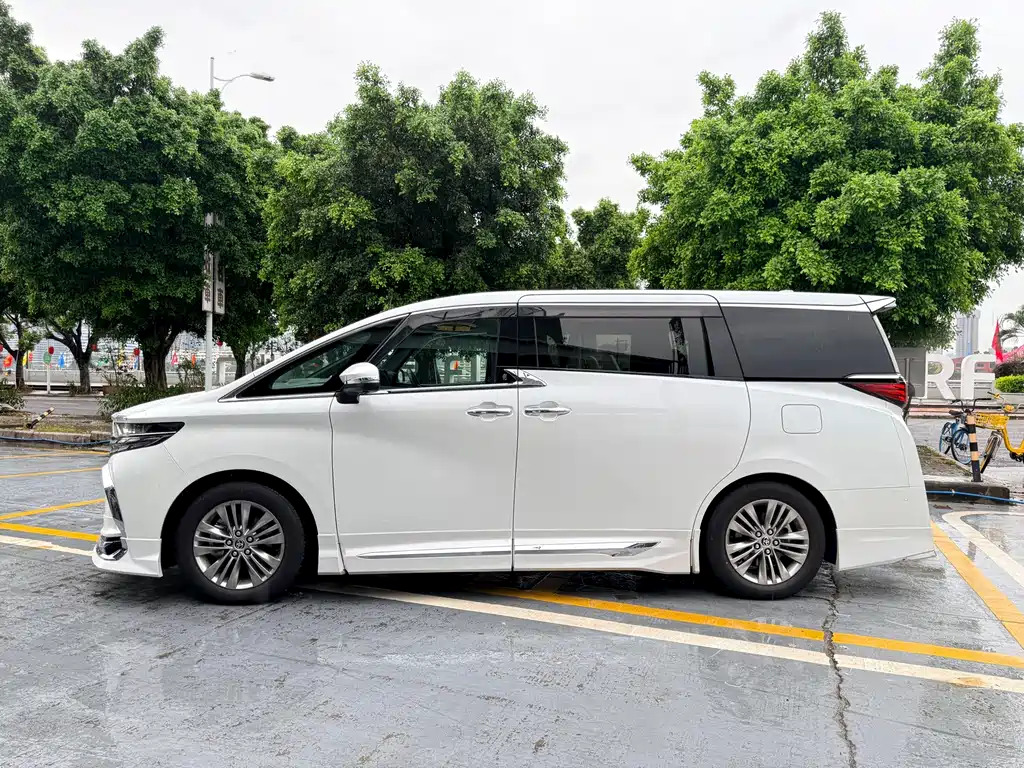 Toyota Alphard 2024 2.5L Luxury