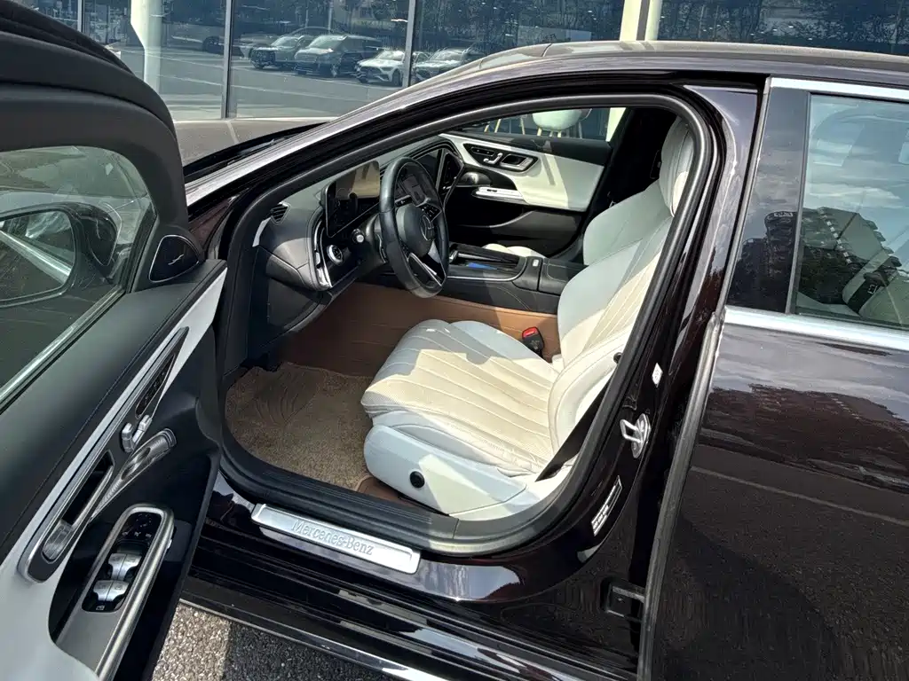 Mercedes-Benz E-Class — миниатюра 8