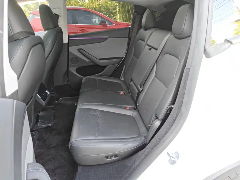Tesla Model Y — миниатюра 13