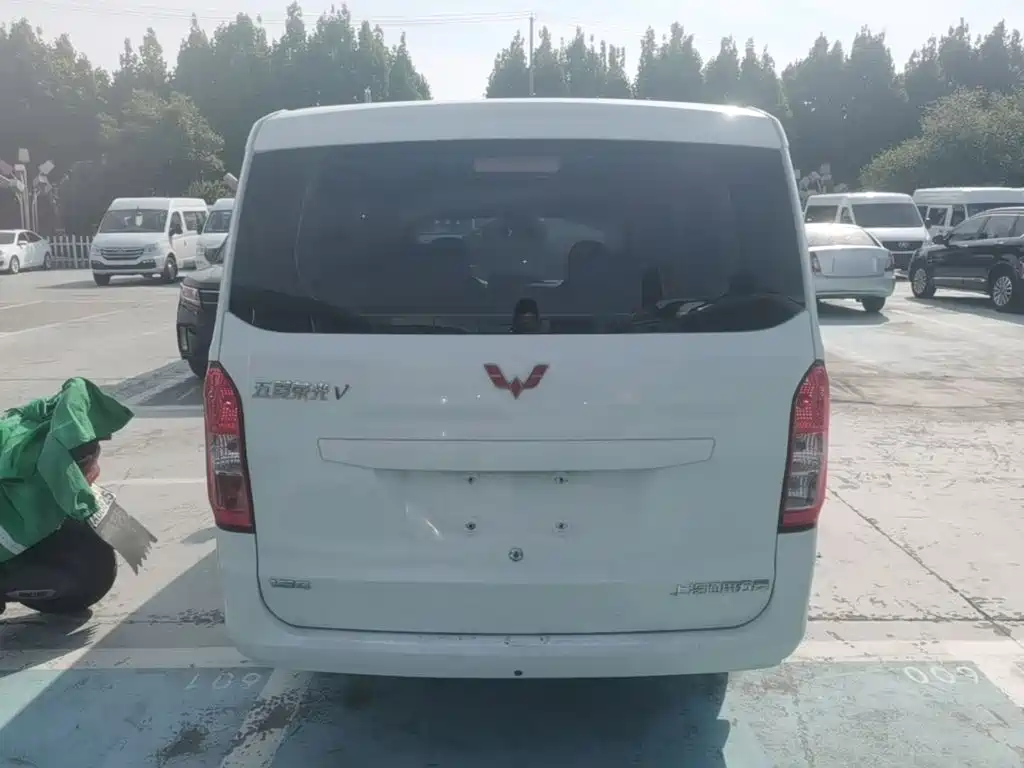 Wuling Rongguang V — миниатюра 6