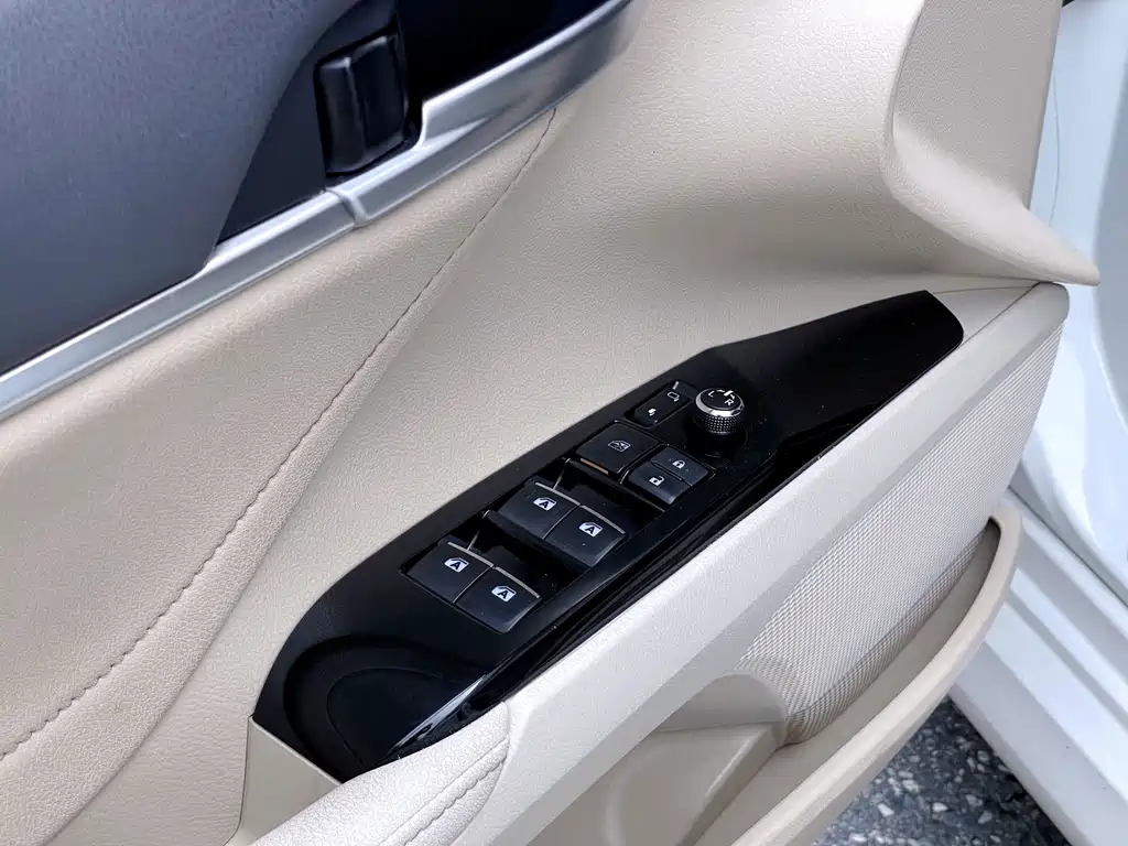 Toyota Camry — миниатюра 20