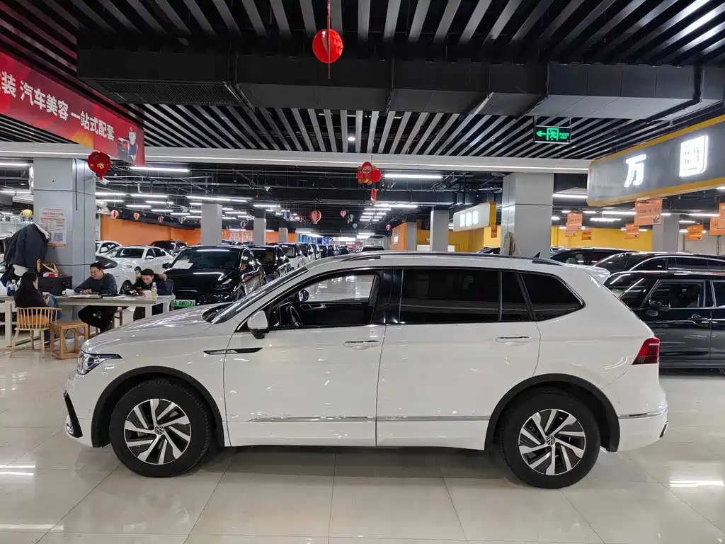 Volkswagen Tiguan L PHEV — миниатюра 7