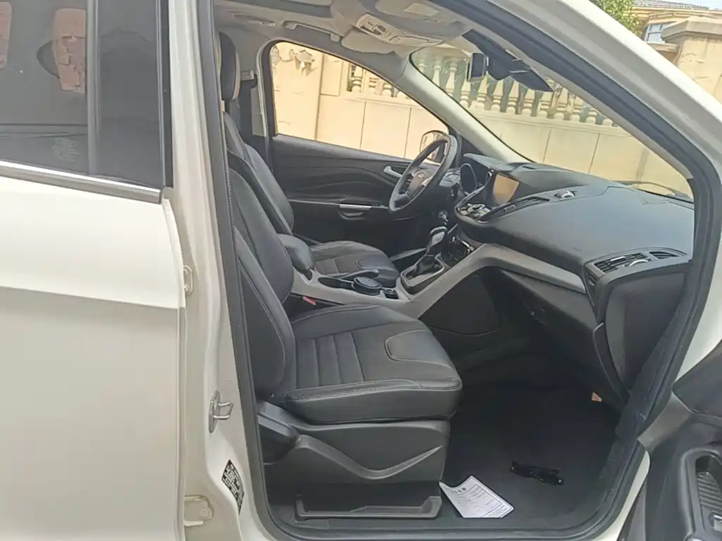 Ford Kuga — миниатюра 25