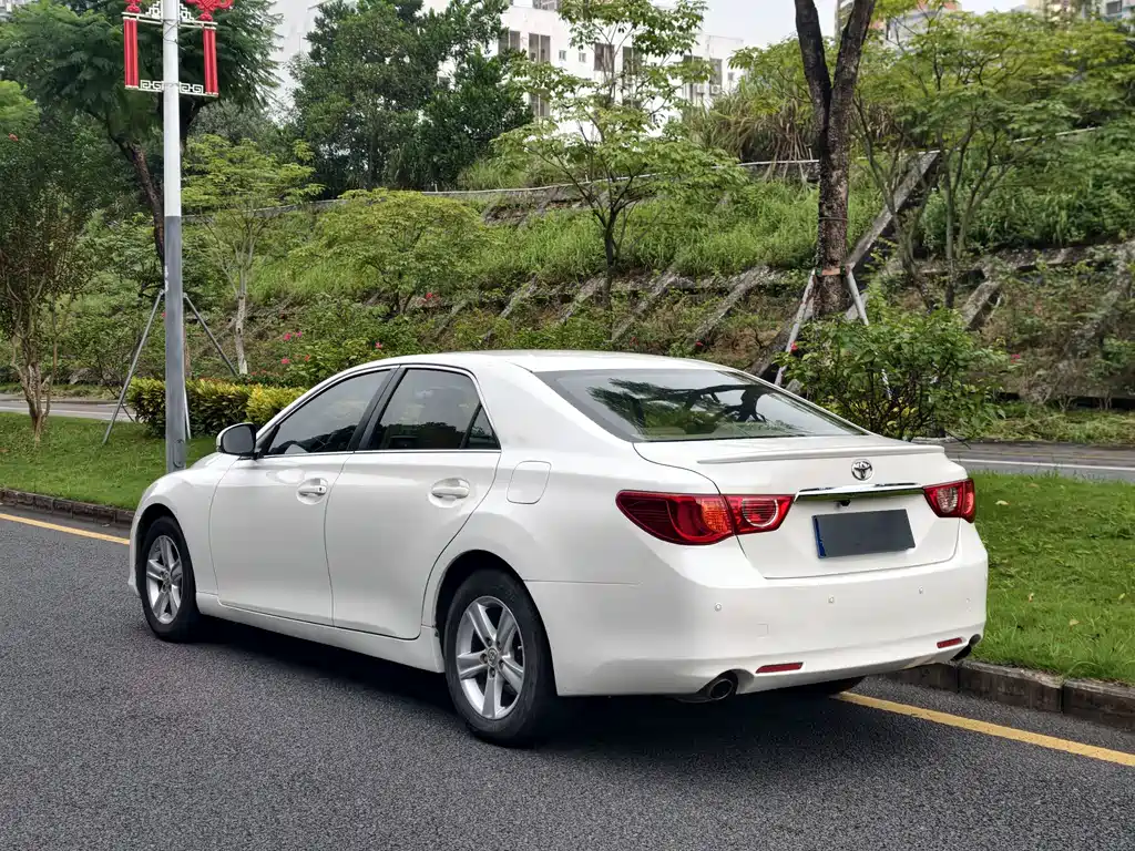 Toyota Reiz — миниатюра 3