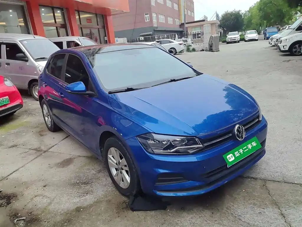 VOLKSWAGEN POLO