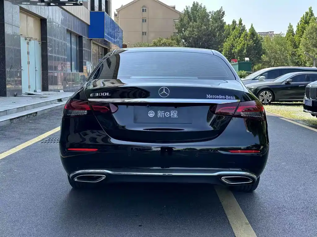 Mercedes-Benz E-Class — миниатюра 4