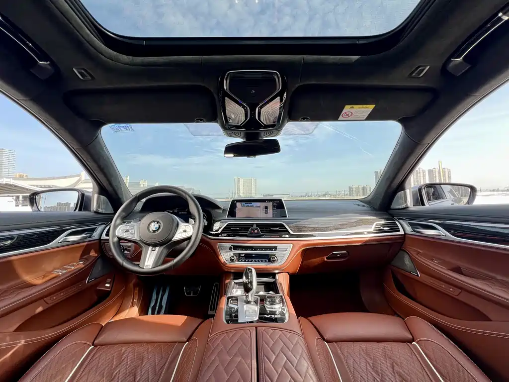 BMW 7 Series — миниатюра 9