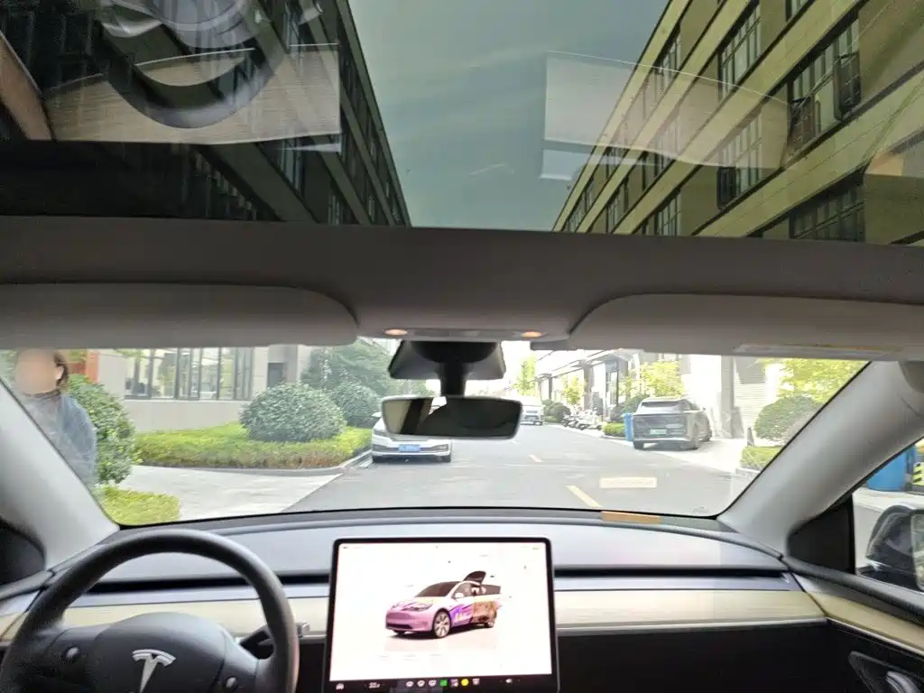 Tesla Model Y — миниатюра 19