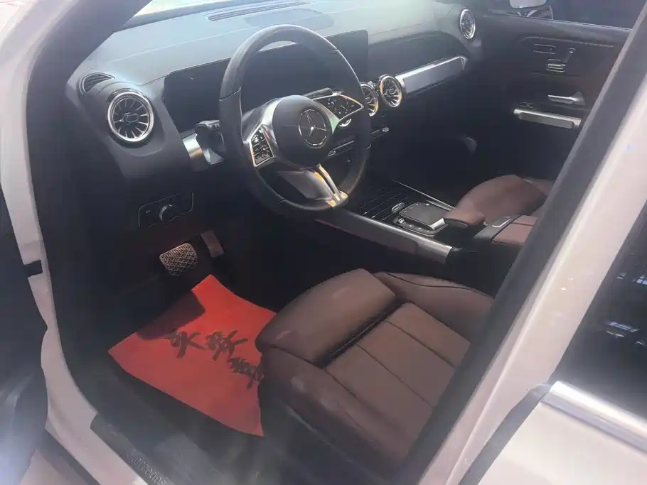 Mercedes-Benz GLB — миниатюра 9