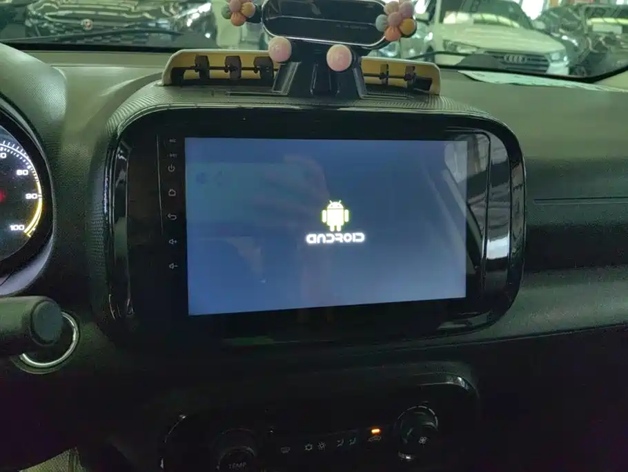 Roewe Clever — миниатюра 13