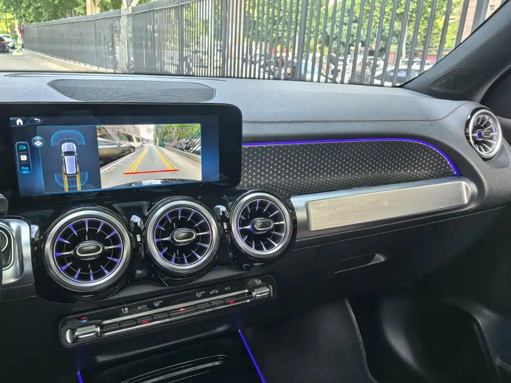 Mercedes-Benz GLB — миниатюра 8