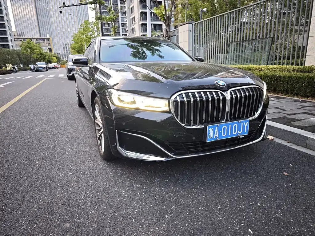 BMW 7 Series — миниатюра 2