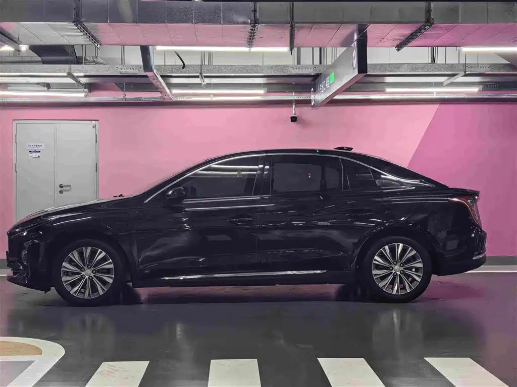 Hongqi Hongqi E-QM5 — миниатюра 3