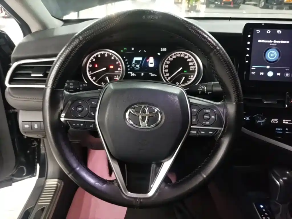 Toyota Camry — миниатюра 11