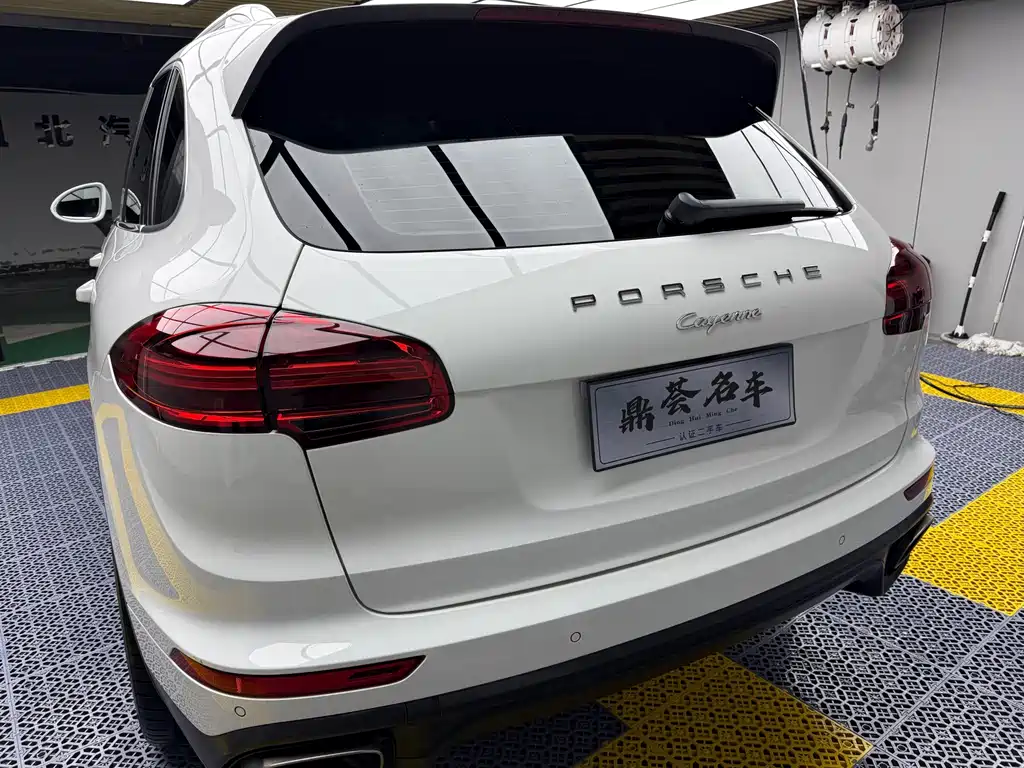 Porsche Cayenne — миниатюра 12