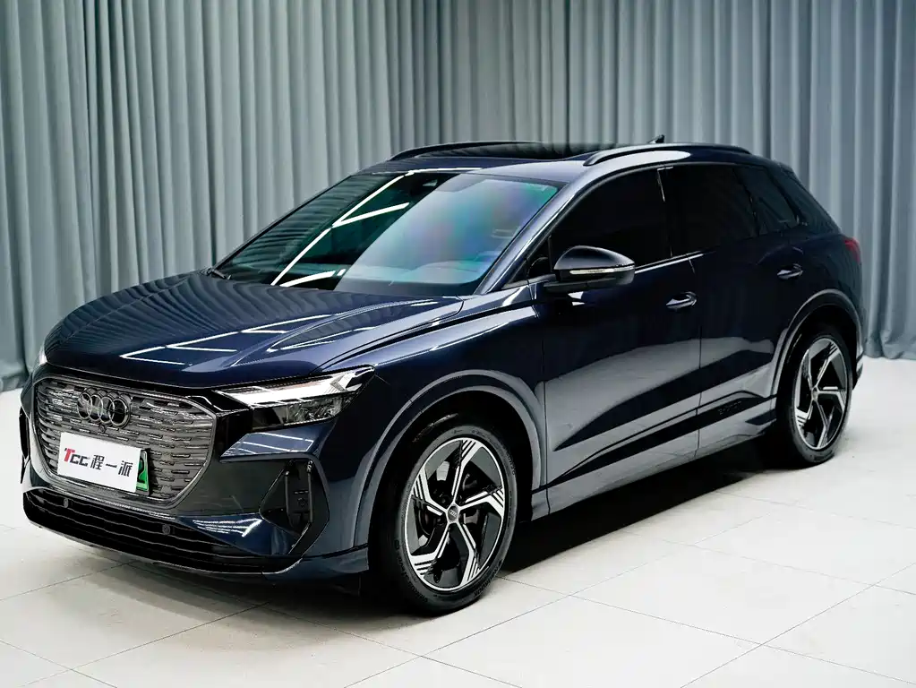 AUDI Q4 E TRON