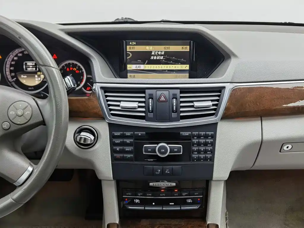 Mercedes-Benz E-Class — миниатюра 12