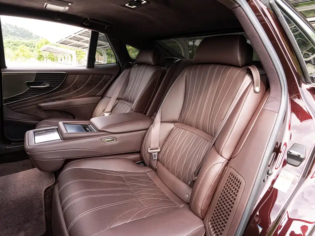 Lexus LS — миниатюра 11