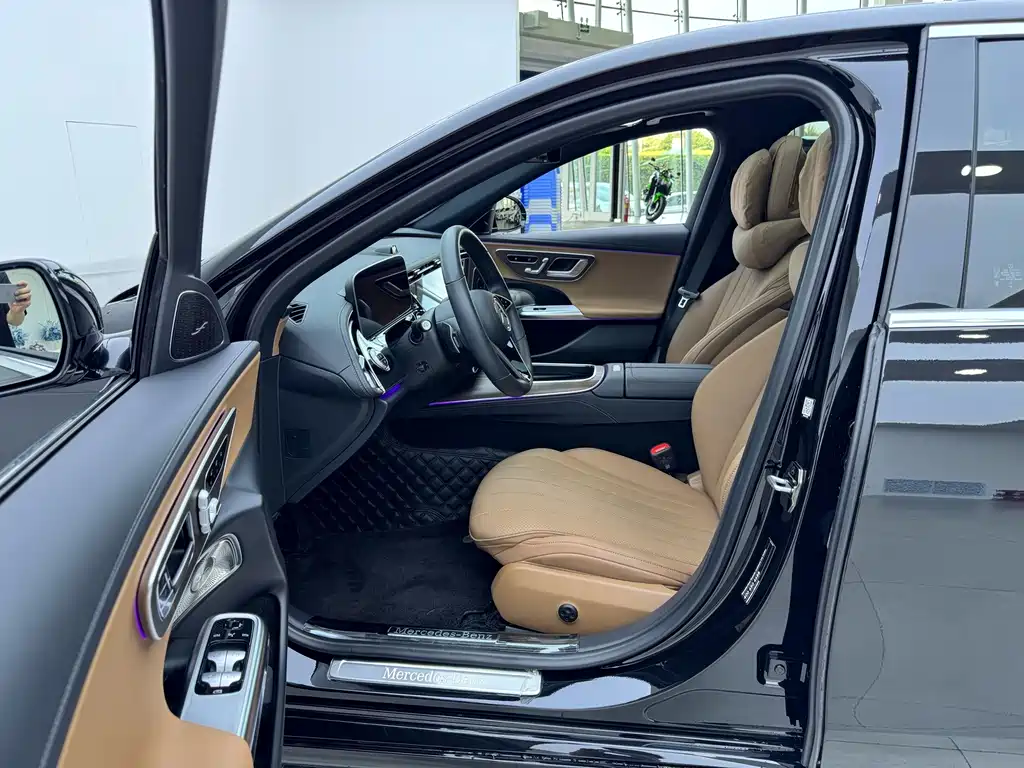 Mercedes-Benz E-Class — миниатюра 7