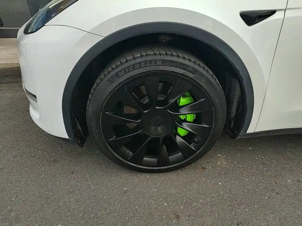 Tesla Model Y — миниатюра 23