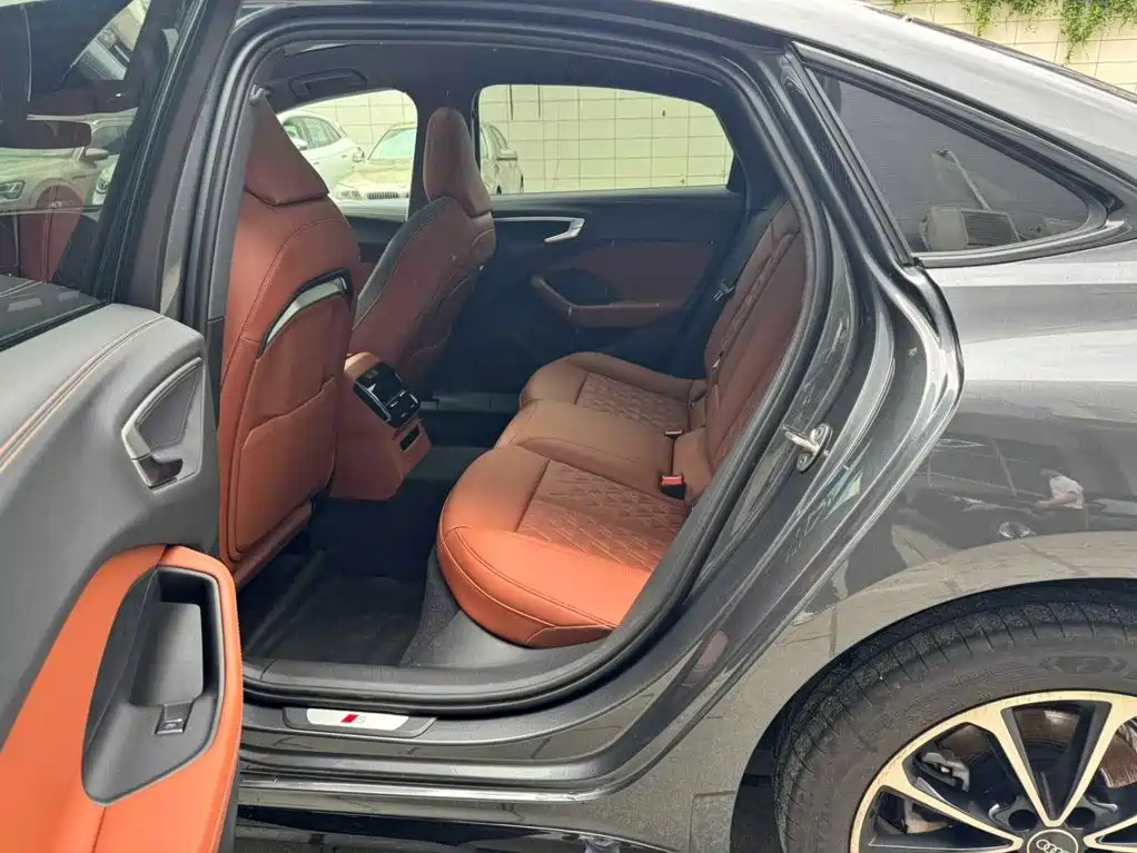 Audi A5L — миниатюра 5