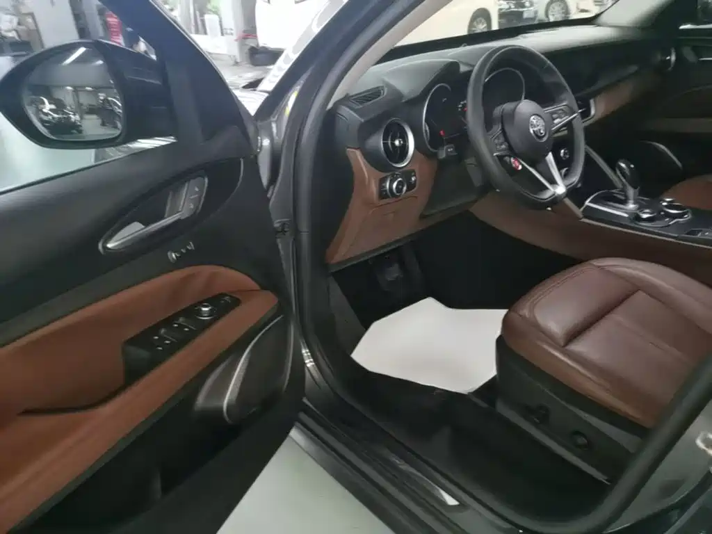 Alfa Romeo Stelvio — миниатюра 16